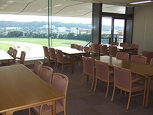 飲み放題付きグループ競馬観戦プラン